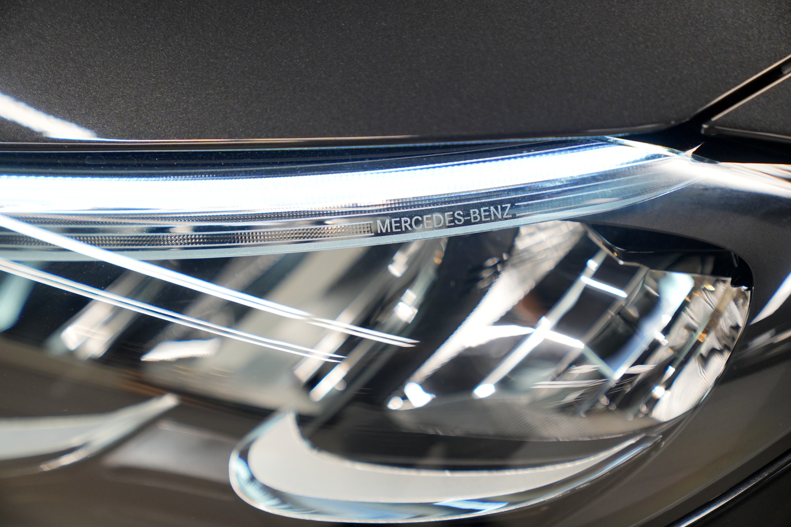 Mercedes-Benz E-Class  E200